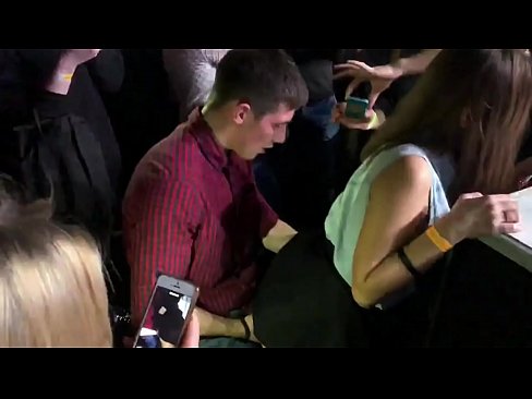 ❤️ Sex nyata dina nightclub Rusia. gadis Rusia 18 taun heubeul dina anus jeung heunceut fucked di nightclub a video bangsat  dina su.superpornpics.ru
